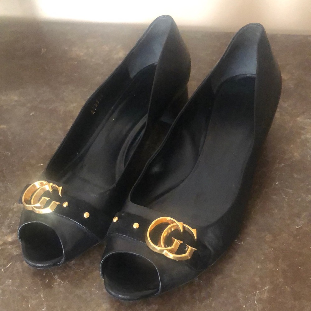 Gucci Black and Gold Heels with Signature Embellishment